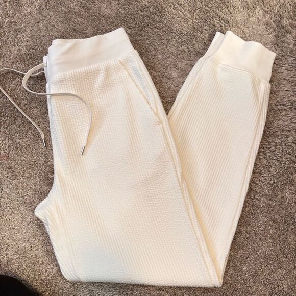 NWOT Club Monaco cream Casual Waffle Joggers small - Picture 5 of 6